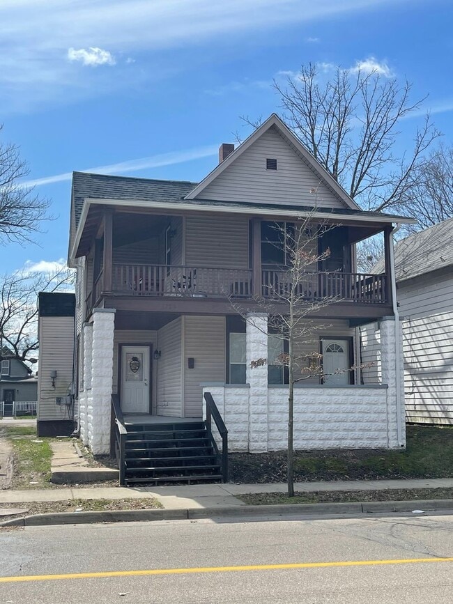 Building Photo - 1723 Greenbush St