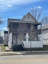 Building Photo - 1723 Greenbush St