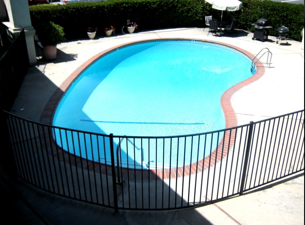 Piscina - Covina Manor Apartments