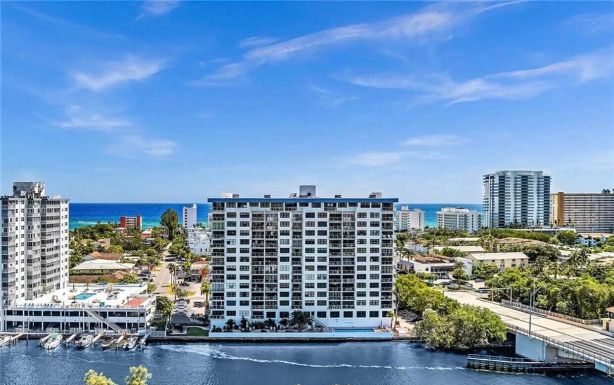 Foto principal - 1401 N Riverside Dr