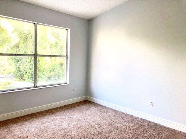 Foto del edificio - 6040 Scotchwood Gln