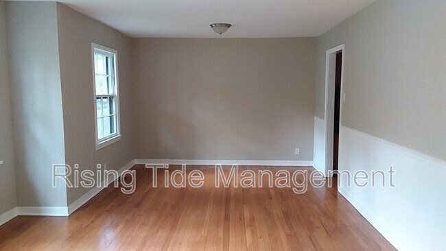 Building Photo - 904 Nelson Dr
