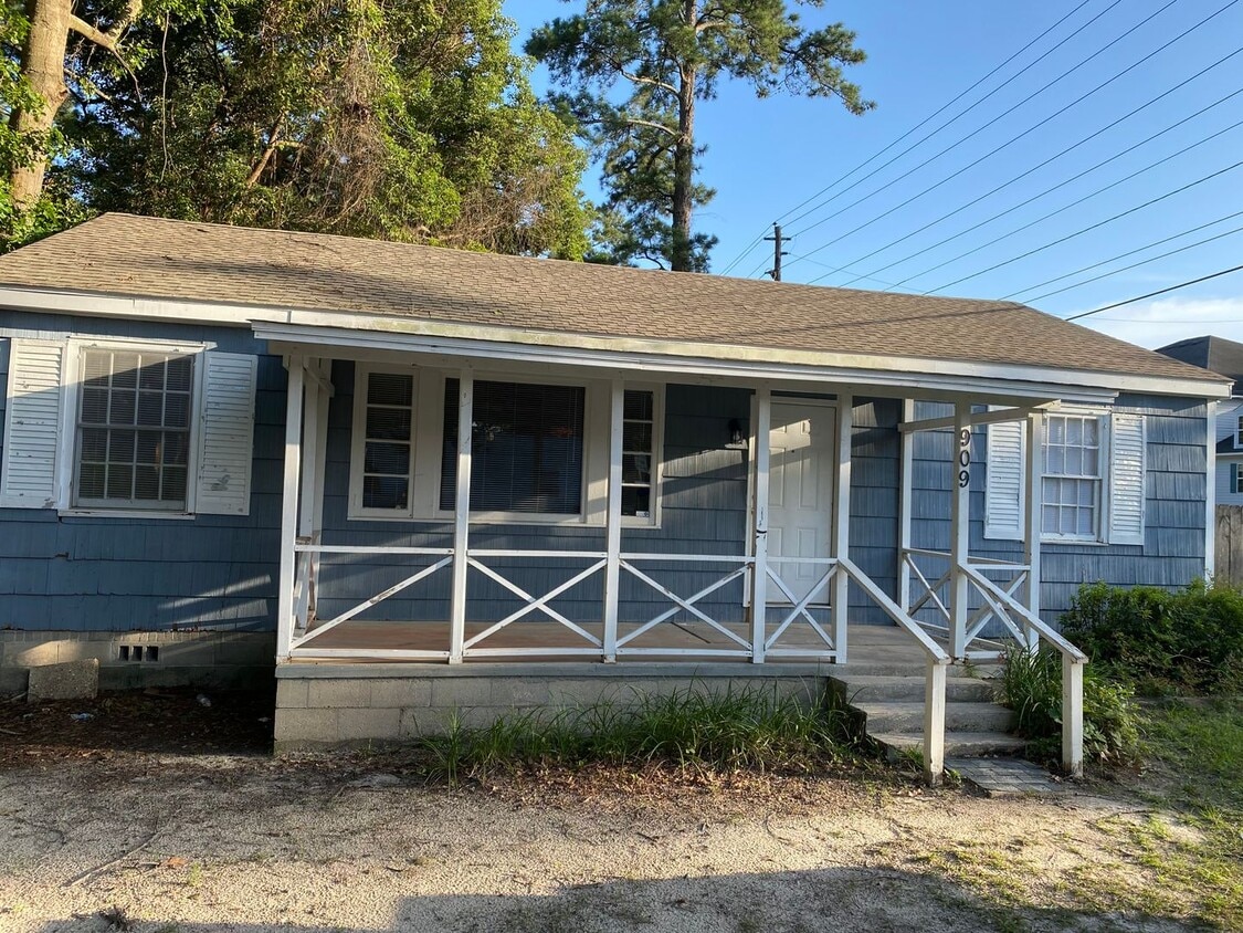 Primary Photo - Check Out This 3Bedroom/1Bath Home Near VSU!