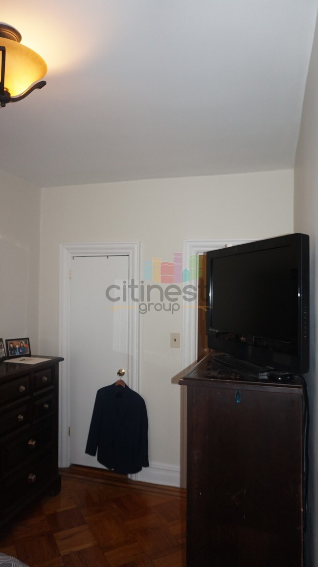 Building Photo - 270 92nd St