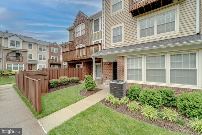 Building Photo - 4047 Chetham Wy