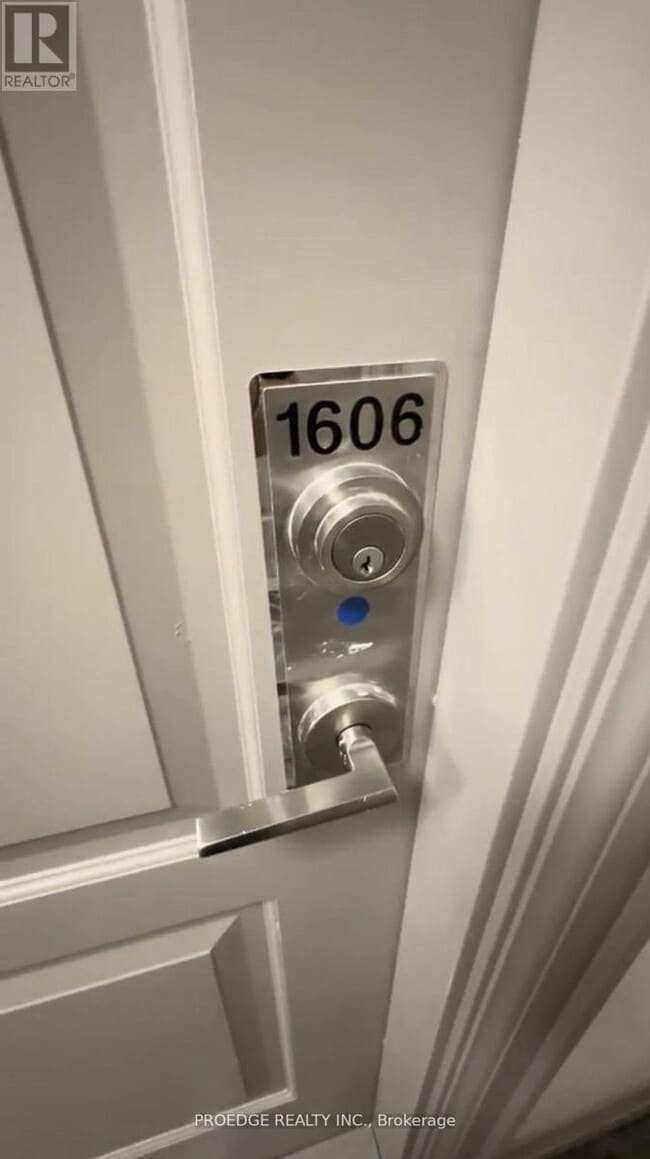 Building Photo - 36 Elm Dr W