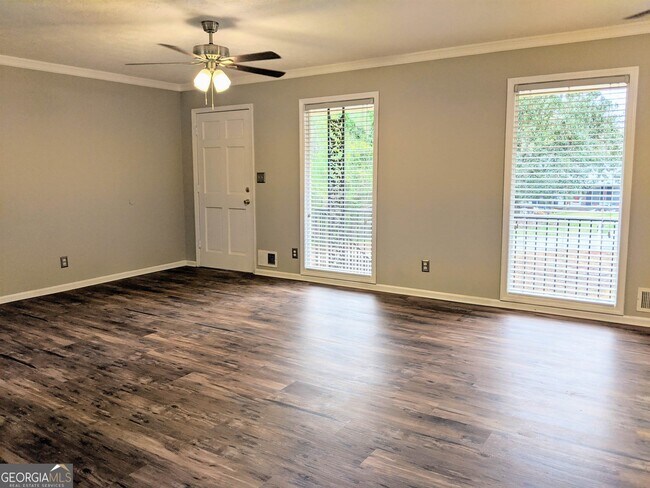 Building Photo - 6096 Shallow Creek Ln