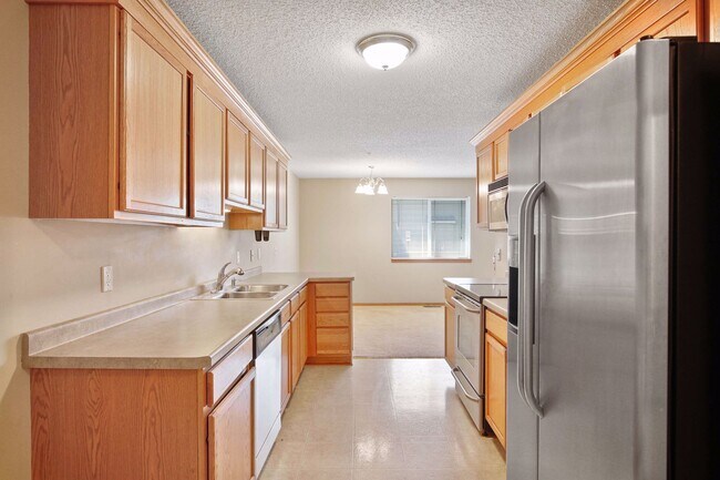 Building Photo - 14951 Pinto Ln