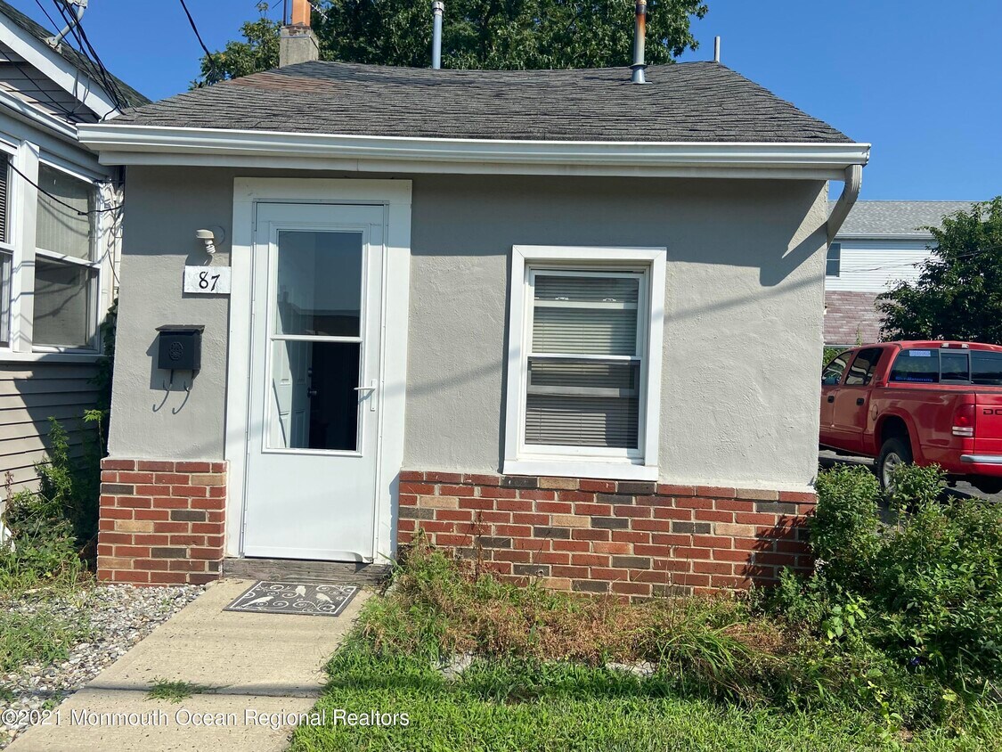 Primary Photo - 87 Maple Ave
