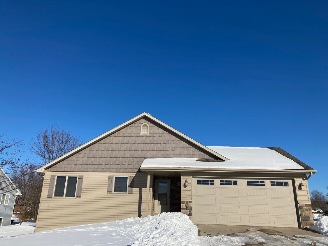 N1818 Hyacinth Ct, Greenville, WI 54942 Apartments in Greenville, WI