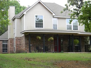 Building Photo - 416 Roland Dr