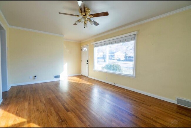 Foto del edificio - 721 Robins Ave