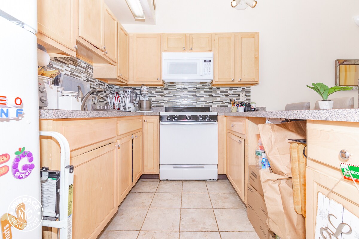 Primary Photo - 28 Noll St