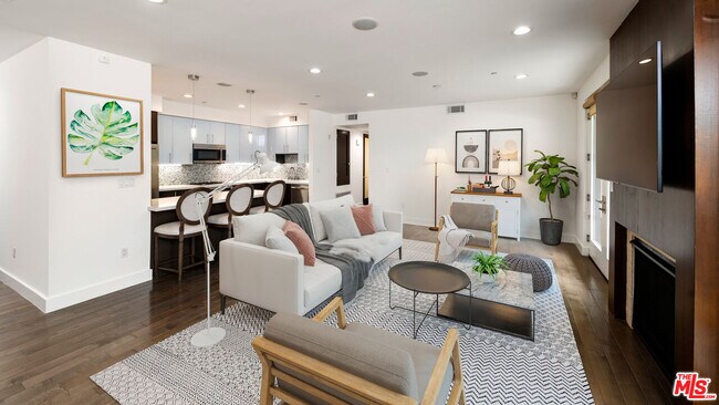 Building Photo - 1304 S Roxbury Dr