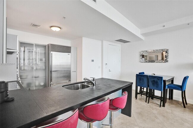 Building Photo - 18201 Collins Ave