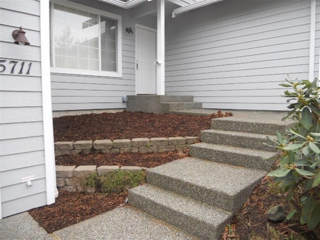 Foto del edificio - Spacious 3-Bed, 2-Bath Home with Private Yard & Rec Room – Great Location!