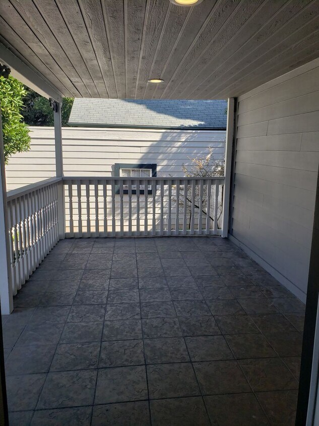 Foto principal - Historic Folsom 3 Bdrm, 2 Bath - Remodeled!