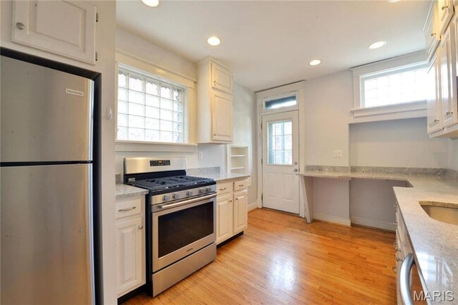 Building Photo - 6318 S Rosebury Ave
