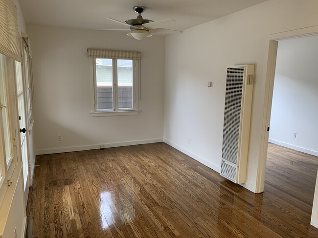 LIVING ROOM - 3526 London St