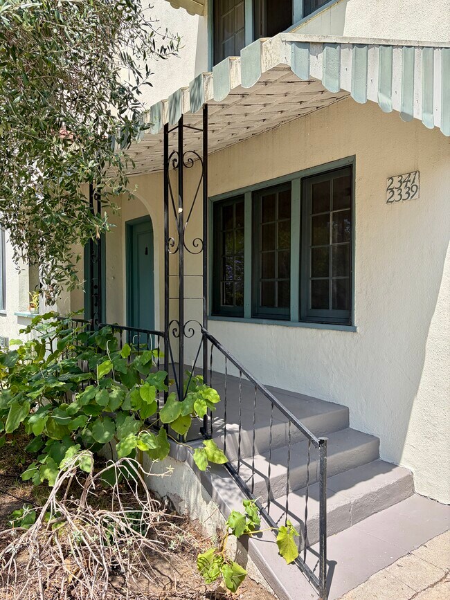 Building Photo - 2339 W 21st St