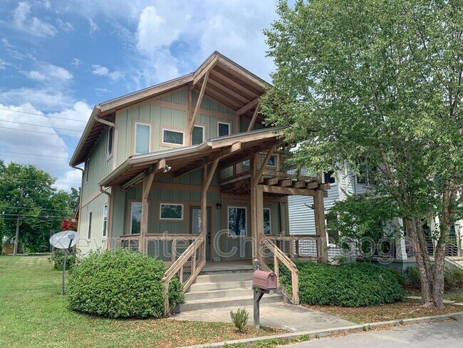 Building Photo - 630 E 17th St