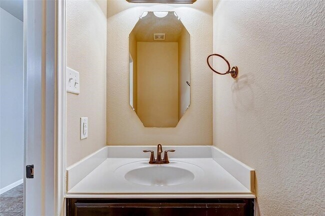 Foto del edificio - 6039 Shelbourne Park Ln