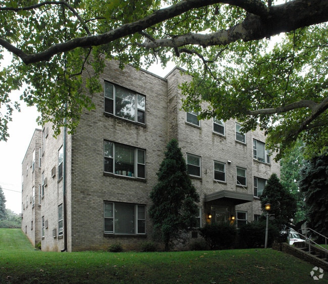 Building Photo - Muhlenberg Lakeview Apartments