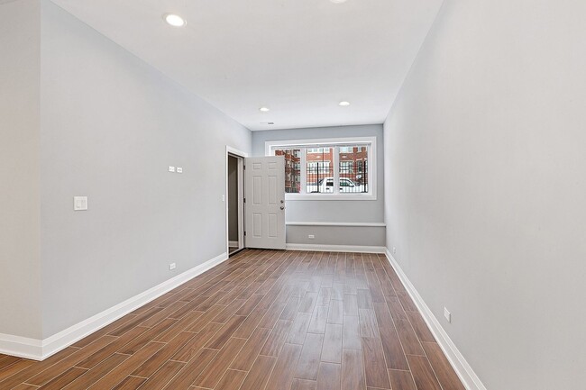 Foto del edificio - 5955 W Superior St
