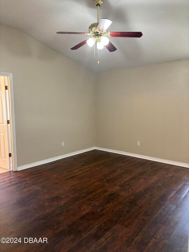 Foto del edificio - 1815 Forest Preserve Blvd