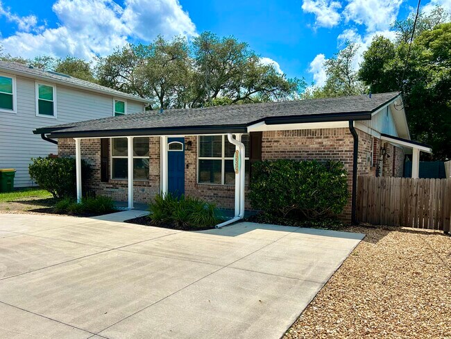 Foto del edificio - 1052 Penman Rd