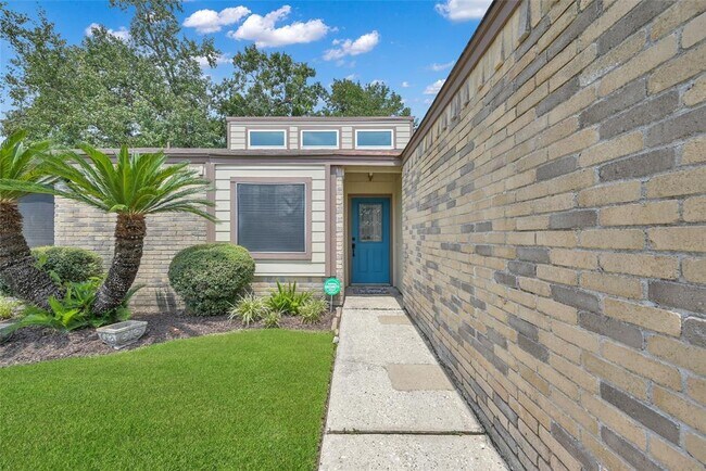 Building Photo - 2407 Summer Spring Dr