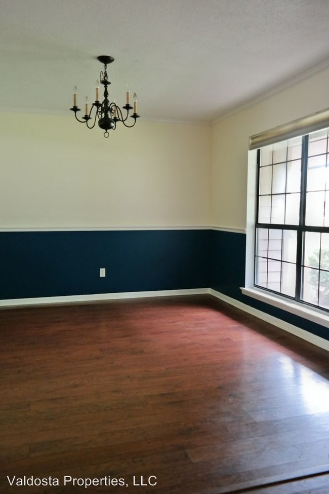Building Photo - 2236 Oakgrove Cir