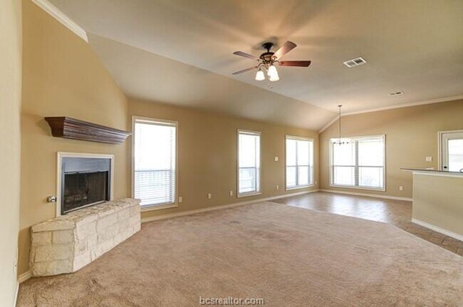 Foto del edificio - Available August 2026! Beautiful 5 Bed/4 Bath House in South College Station!