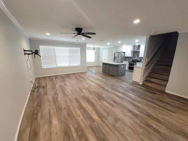Building Photo - 115 Sendero Dr