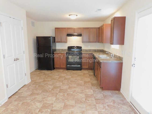 Foto del edificio - 415 Hidden Brook Ln