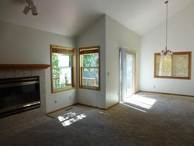 Building Photo - 5434 Fossil Ridge Dr W
