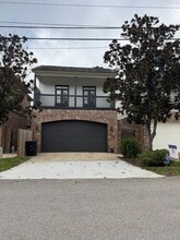 Building Photo - 4218 Bluebonnet Rd