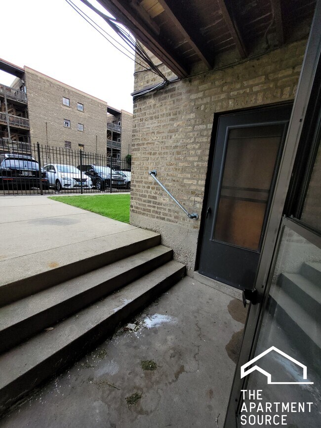 Building Photo - 7320.5 N Ridge Ave