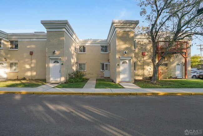 Building Photo - 9 Lake Ave