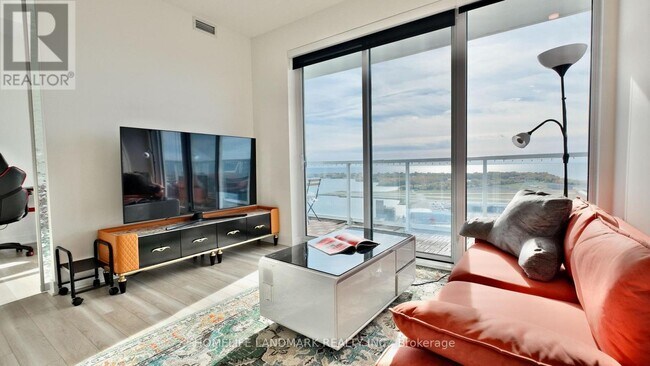 Building Photo - 17 Bathurst St