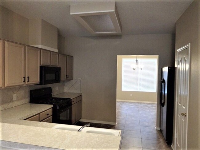 Foto del edificio - 18535 Alemarble Oak St