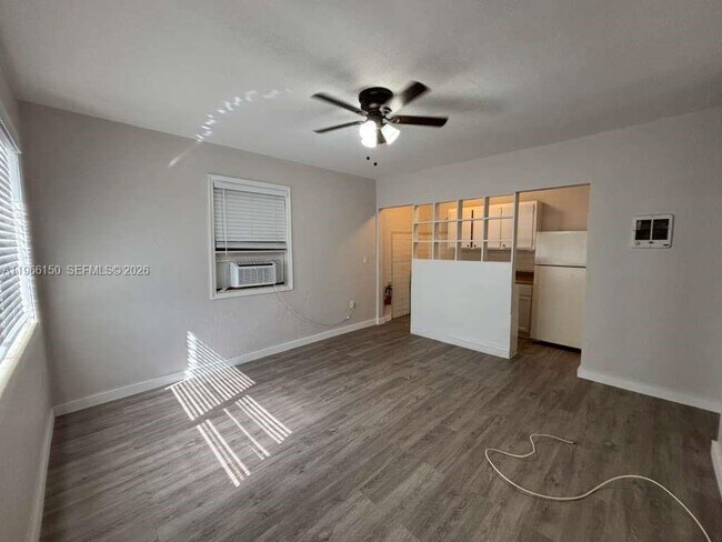 Foto del edificio - 301 Sharar Ave