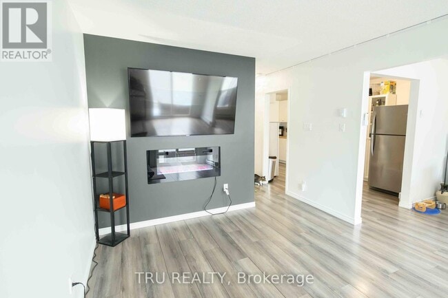 Building Photo - 825-825 Cahill Dr W