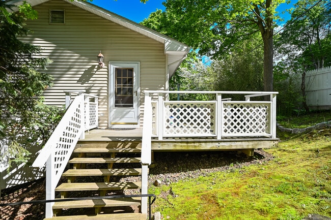 Entrance - 3 Linden Pl