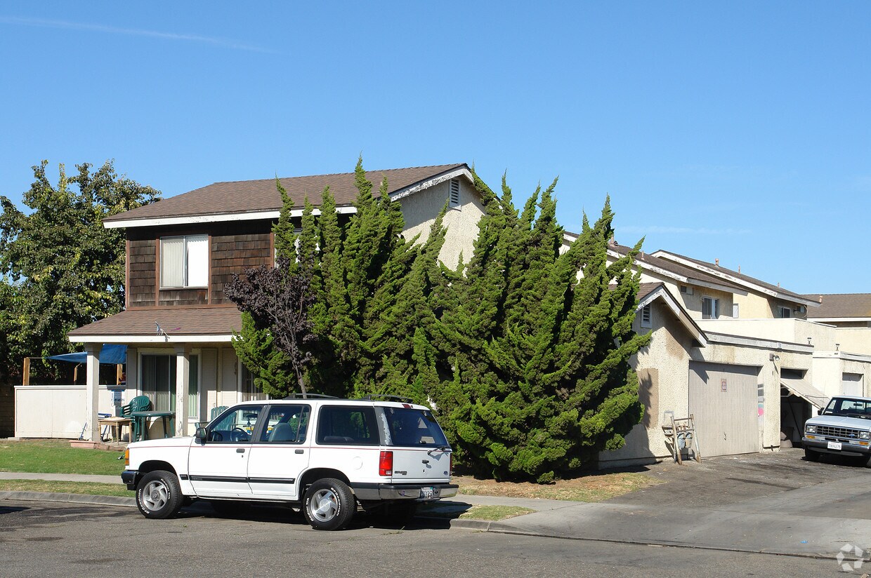 Building Photo - 510 L Ct