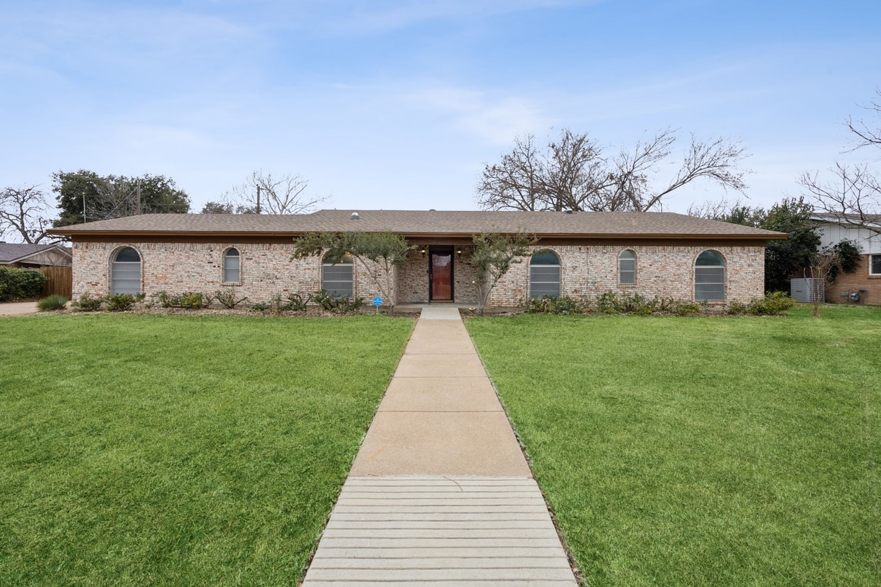 Photo - 4104 Plantation Dr (Benbrook, TX)