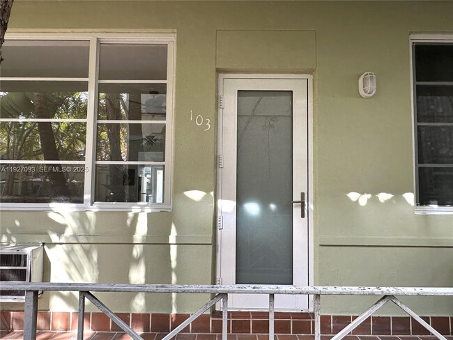 Foto del edificio - 1540 Euclid Ave