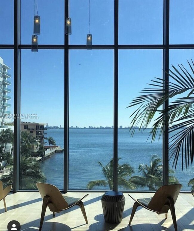 Foto del edificio - 460 NE 28th St