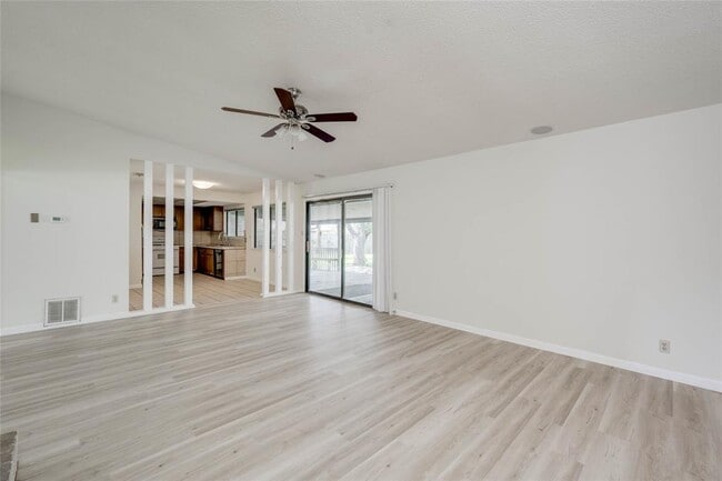 Foto del edificio - 1402 Meadgreen Cir