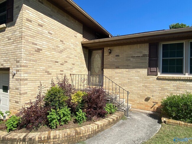 Foto del edificio - 320 Forrest Park Ct NW